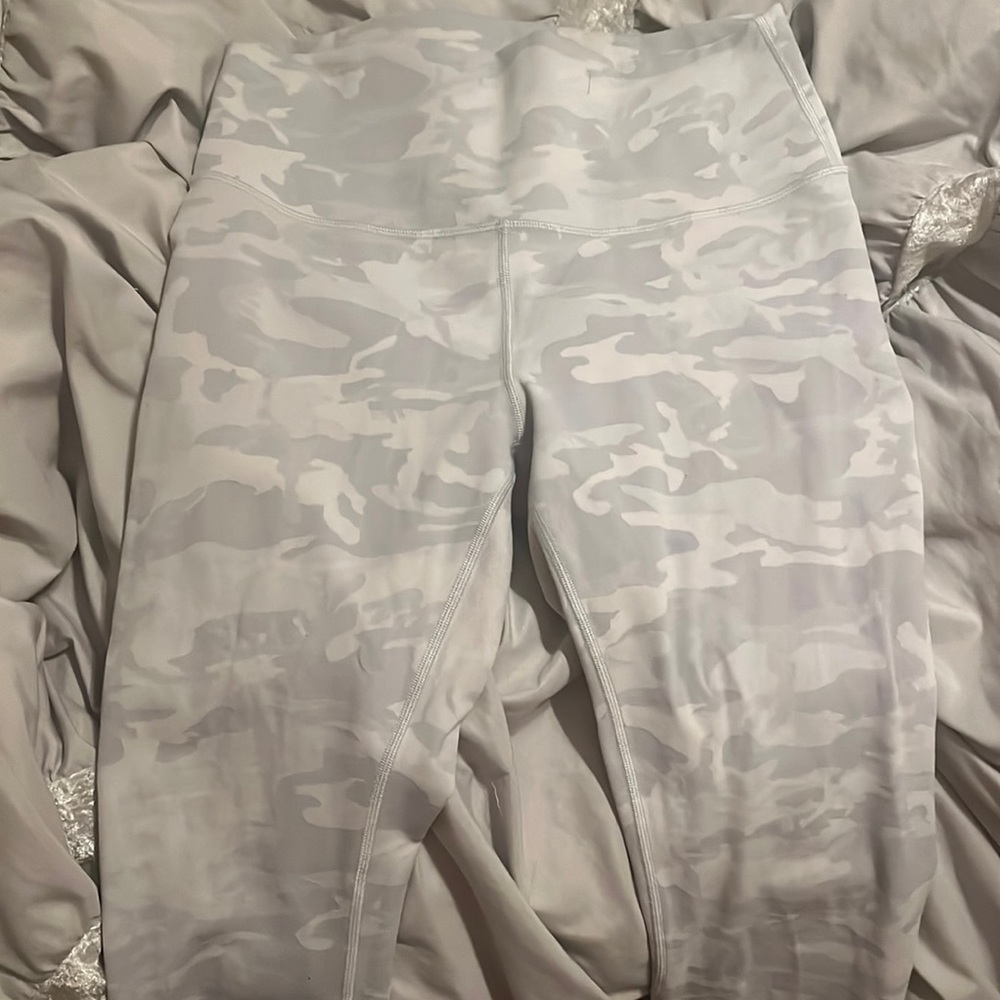 Womens White camo Lulu leggings